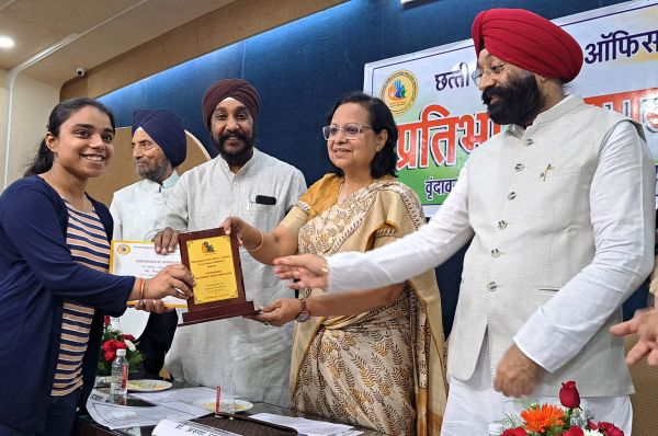 विद्यार्थी कामयाबी पाने कड़ी मेहनत से पीछे न हटें-डॉ. पलटा