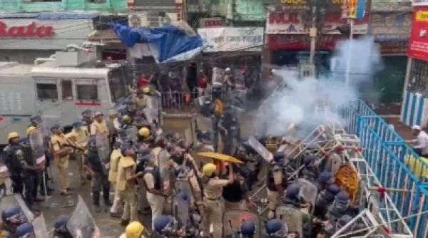 भाजपा के बंगाल सचिवालय मार्च ने लिया हिंसक मोड़, प्रदेश अध्यक्ष ने धरना दिया