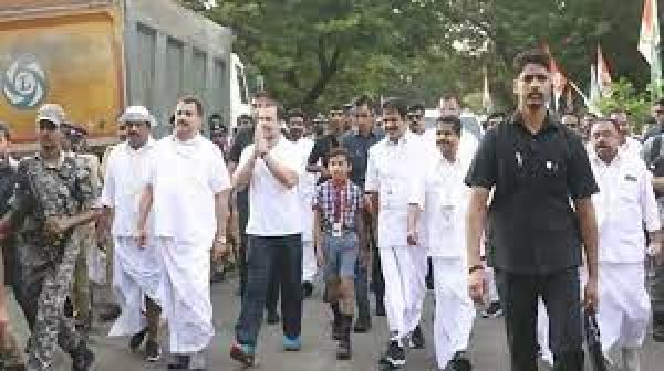 भारत जोड़ो यात्रा: राहुल गांधी ने शिवगिरि मठ का दौरा कर श्री नारायण गुरु को श्रद्धांजलि दी