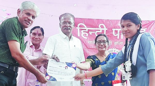 नारायणी साहित्यिक संस्थान ने मेधावी विद्यार्थियों को दिया हिन्दी श्रेष्ठ सम्मान