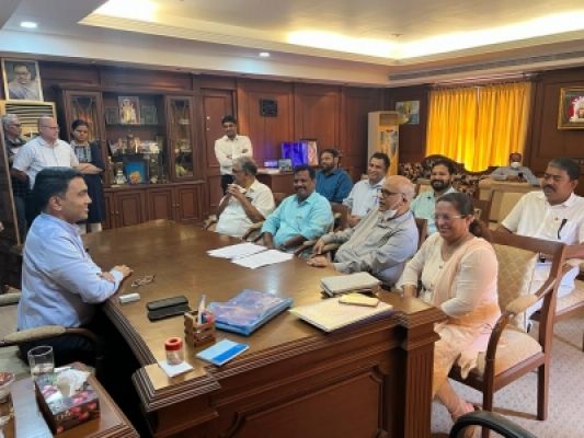 गोवा में विधायक चावल की बोरियों और मवेशियों की तरह खरीदे गए : विजय सरदेसाई