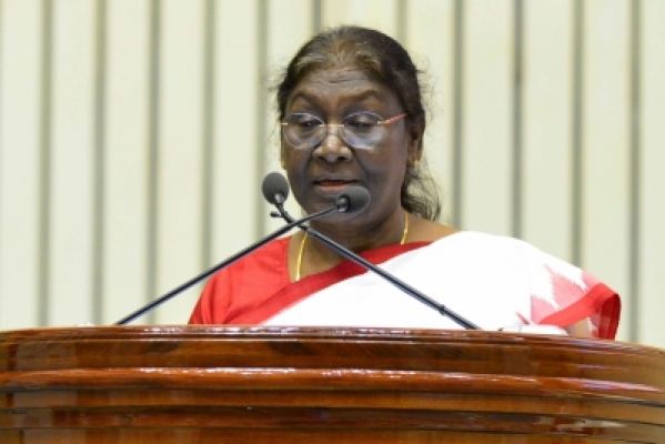 महारानी एलिजाबेथ के अंतिम संस्कार में शामिल होंगी राष्ट्रपति मुर्मू