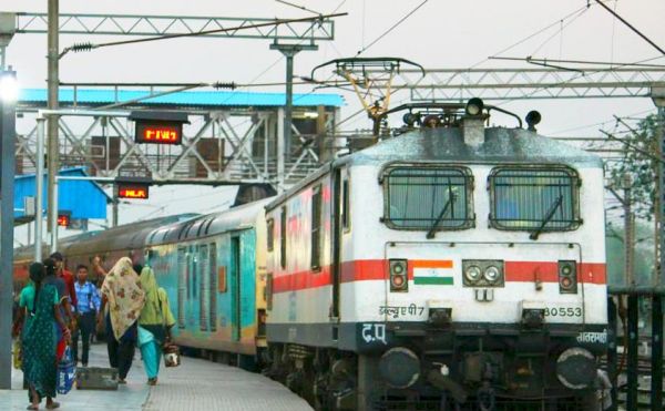 17 डिब्बे अलग हो गए, मालगाड़ी पहुंच गई चांपा