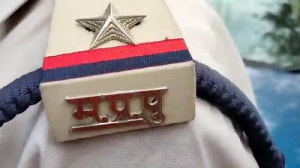 ग्वालियर में पुलिस और जूनियर डॉक्टर आपस में भिड़े, एसपी की गाड़ी की चाबी छीनी