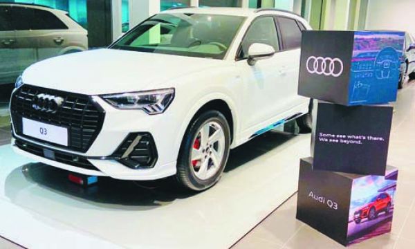 आधुनिक डिज़ाइन, शानदार इंटीरियर, पंची इंजन, आरामदायक राइड के साथ नई ऑडी क्यू3 रायपुर में