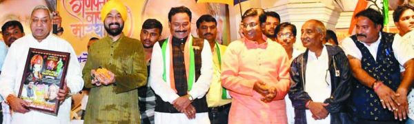 सत्यनारायण-पंकज शर्मा ने झांकियों का किया स्वागत