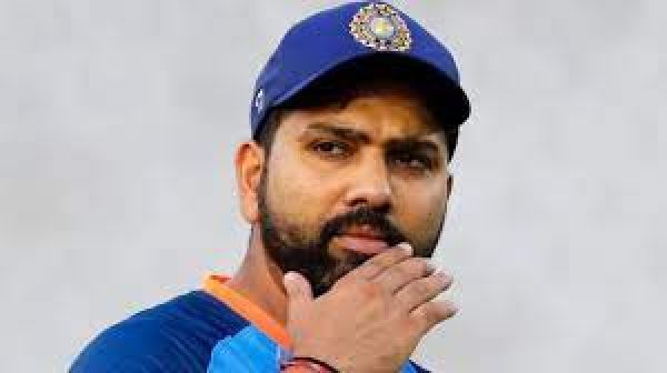 रोहित शर्मा की ऑस्ट्रेलिया के ख़िलाफ़ मैच में वो हरकतें जिन पर उठे सवाल