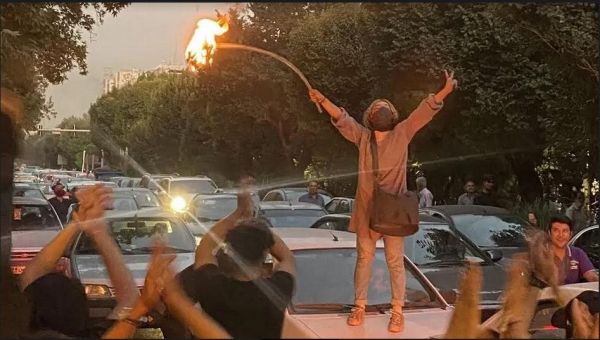 ‘छत्तीसगढ़’ का संपादकीय : ईरान में हिजाब की होली, बाकी दुनिया को भी इस हौसले का साथ देना चाहिए