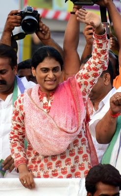 ​शर्मिला ने किसानों के बीमा पर केटीआर के दावों को किया खारिज