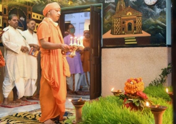 लोककल्याण के लिए लीक से हटकर चली गोरक्षपीठ