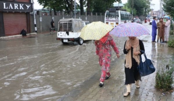 जम्मू-कश्मीर में आंशिक रूप से बादल और हल्की बारिश की संभावना