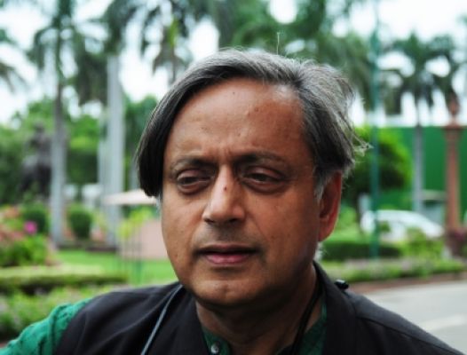 कांग्रेस अध्यक्ष पद के लिए शशि थरूर ने नामांकन पत्र भरा