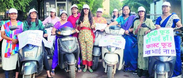 पोषण जागरूकता अभियान अंतर्गत इंडियन डाइटेटिक्स एसोसिएशन द्वारा स्कूटर रैली