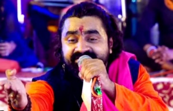 यूपी : भजन गायक ने हिंदुओं से हथियार उठाने को कहा