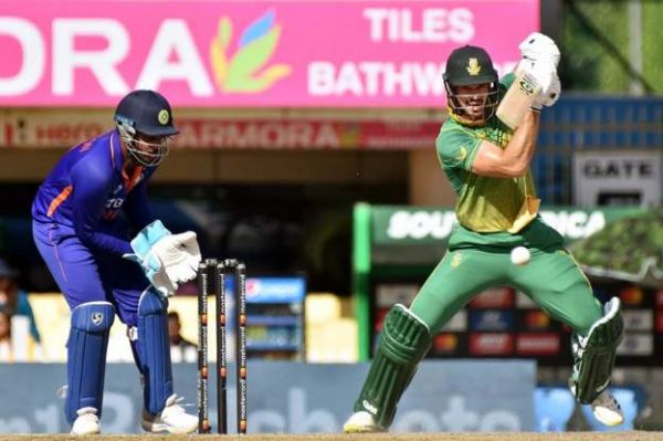 मार्कराम-हेंड्रिक्स की अर्धशतकीय पारियों से दक्षिण अफ्रीका का सम्मानजनक स्कोर