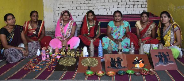 त्यौहारों पर आय सृजन हेतु 300 महिलाओं को बालको द्वारा प्रशिक्षण