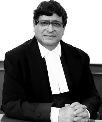 कर्नाटक हिजाब बैन मामले में सुप्रीम कोर्ट के जजों की अलग-अलग राय, बड़ी बेंच को भेजा जाएगा मांमला