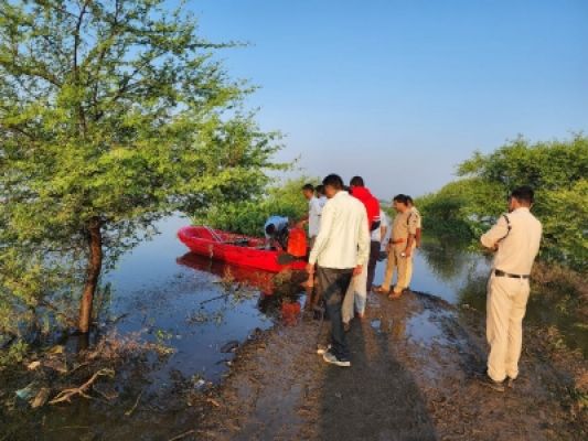 मंदसौर में नाव पलटने से 5 की मौत, शव बरामद