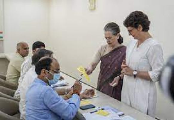 कांग्रेस अध्यक्ष पद के चुनाव में मतदान के बाद सोनिया गांधी ने कहा, इस दिन का लंबे समय से था इंतजार