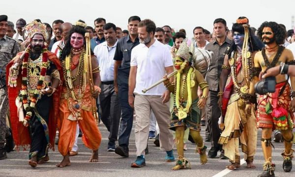 ​गरीबी उन्मूलन बनाम विपक्ष उन्मूलन 