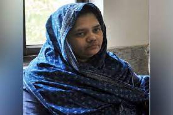 बिलकीस बानो मामला : न्यायालय दोषियों को माफी देने के खिलाफ दायर नयी याचिका पर सुनवाई को तैयार