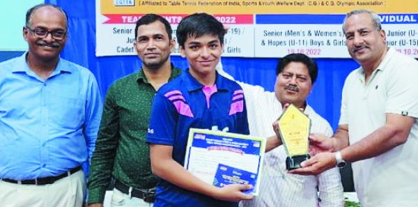 एटी ग्रुप के सहयोग से आयोजित 20वीं स्टेग टेबल टेनिस स्पर्धा में करण मल्होत्रा को दोहरा खिताब