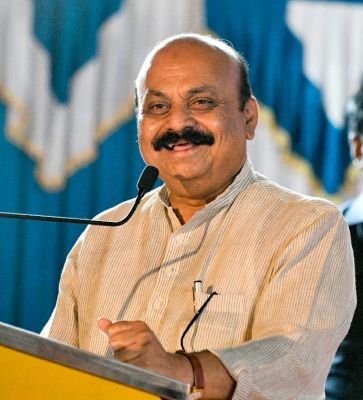 कन्नड़ समूहों ने बोम्मई सरकार को तमिलनाडु का अनशरण करने व हिंदी थोपने से रोकने को कहा