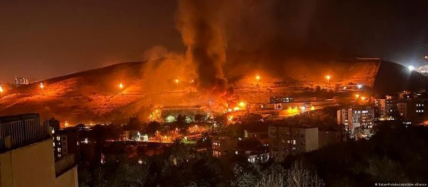 ईरान: जेल में बंद प्रदर्शनकारियों को यातना और मौत का खतरा