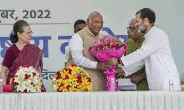 कांग्रेस सत्तासीन नेताओं के झूठ एवं नफरत के चक्र को तोड़ेगी: खरगे