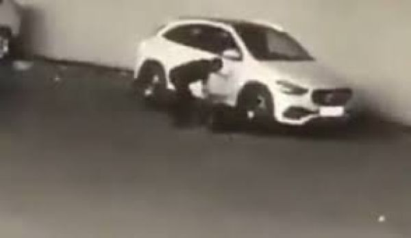 मुंबई: फिल्म निर्माता कमल मिश्रा के खिलाफ पत्नी को कार से टक्कर मारने के आरोप में प्राथमिकी दर्ज