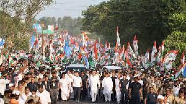 भारत जोड़ो यात्रा : अभिनेत्री पूनम कौर, उस्मानिया यूनिवर्सिटी के छात्रों ने राहुल के साथ पदयात्रा की