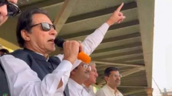 इमरान ख़ान का 'लॉन्ग मार्च' रुका, क्या है वजह?