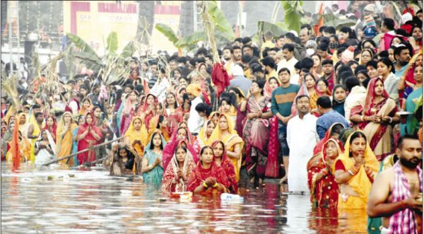 मैं नए जमाने के छठ में भी वही पुराना रोमांच ढूँढती रहती हूं...