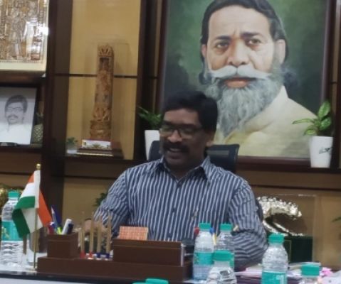 अवैध खनन मामले में ईडी ने झारखंड के मुख्यमंत्री को भेजा समन, कल पूछताछ को बुलाया 