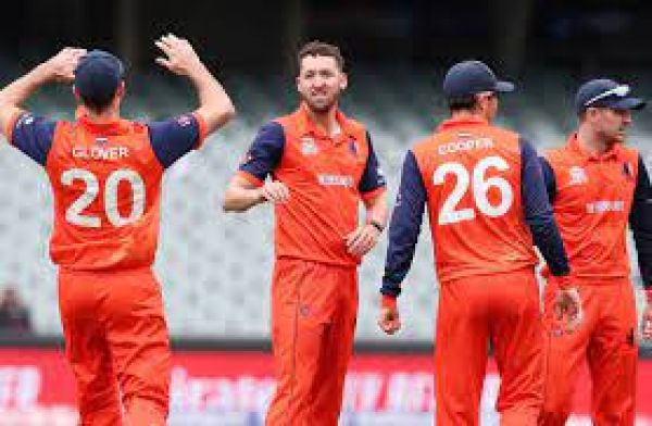 नीदरलैंड ने जिंबाब्वे को 117 रन पर समेटा