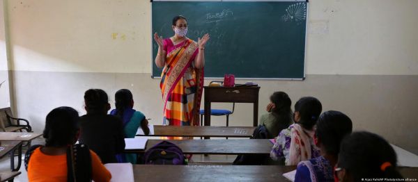 21-22 शैक्षणिक सत्र में 66 फीसदी स्कूल थे बिना इंटरनेट के
