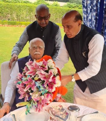 लाल कृष्ण आडवाणी के जन्मदिन पर पीएम मोदी, राजनाथ सिंह ने दी बधाई