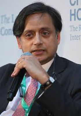 केरल सरकार राज्यपाल आरिफ़ मोहम्मद के ख़िलाफ़ अध्यादेश कैसे लाएगी- थरूर