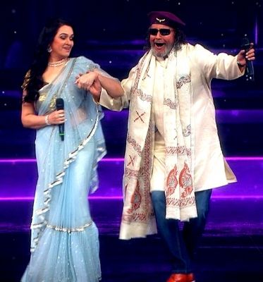 मिथुन चक्रवर्ती और पद्मिनी कोल्हापुरे ने 'प्यार झुकता नहीं' की यादें सेट पर ताजा की