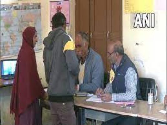 हिमाचल प्रदेश चुनाव: पूर्वाह्न 11 बजे तक 17.98 प्रतिशत मतदान