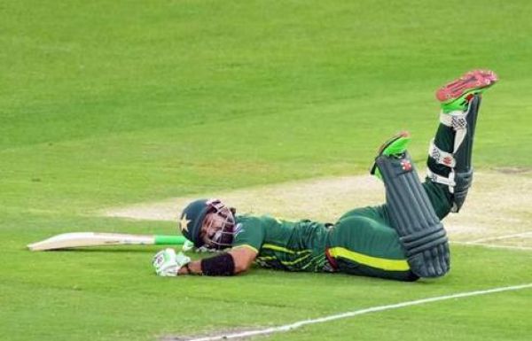 टी20 वर्ल्ड कप फ़ाइनल: पाकिस्तान का चौथा विकेट गिरा, इफ़्तिख़ार आउट