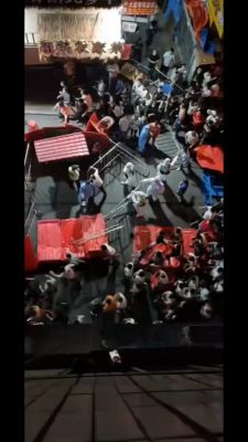 चीन: कोरोना प्रतिबंधों के ख़िलाफ़ फूटा गुस्सा, गलियों में निकल पुलिस से भिड़े लोग