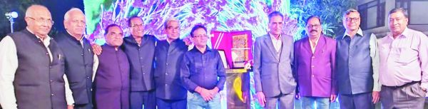 ईश्वर प्रसाद को अग्रसेन सम्मान, समाज से भी सम्मानित