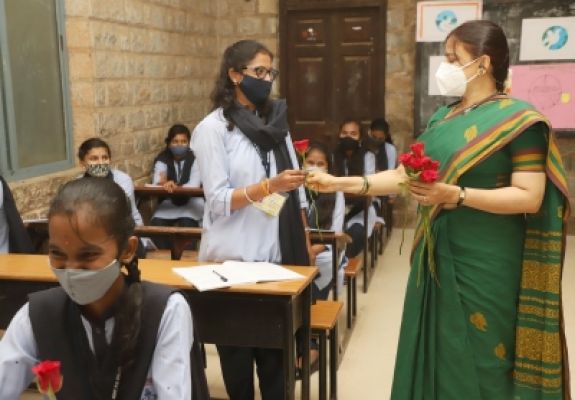 स्कूल समितियों में महिलाओं को मिलेगा 50 प्रतिशत प्रतिनिधित्व