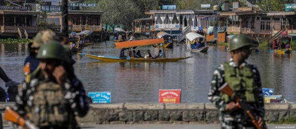 कश्मीर: आतंकी संगठन की धमकी के बाद पत्रकारों का इस्तीफा