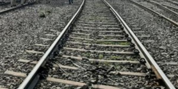 ट्रेन से धक्का देकर गिराए गए सेना के जवान की हालत बनी हुई है गंभीर