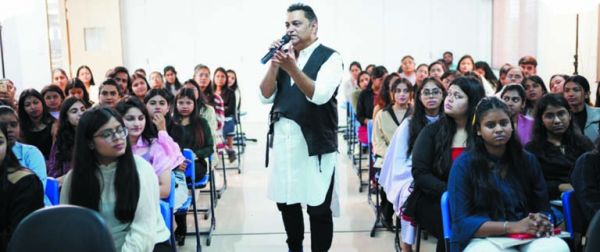 सलमान के फिल्मों में फैशन लूक दे चुके डिजाइनर एशले ने आईएनआईएफडी की कार्यशाला में दिए सफलता के टिप्स