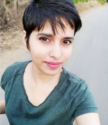 इन लड़कियों ने मुहब्बत के नाम पर भी  अपनी जिंदगी में वही गुलामी बो दी है... 