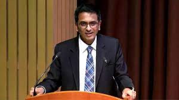 क़ानून मंत्री की मौजूदगी में चीफ़ जस्टिस बोले- निचली अदालत के जज डर के कारण नहीं देते ज़मानत