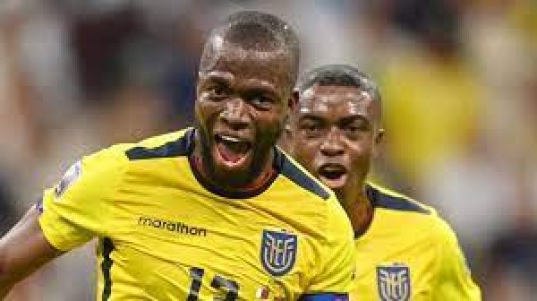 फ़ुटबॉल के दीवानों से मुकेश अंबानी की कंपनी ने क्यों मांगी माफ़ी?